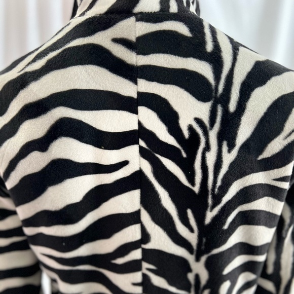 Chic Zebra Patterned Coat - Picture 8 of 11